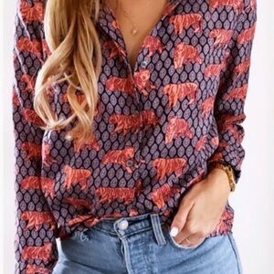 Collection” 100% Silk Tiger Print Button Down Shirt Blue Red Sz 00 Like New
